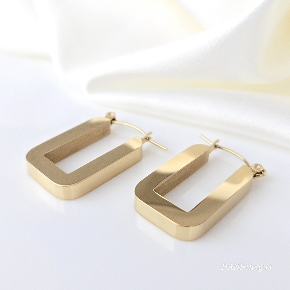 NEW Gold Rectangle Hoop Earrings - Picture 3 of 10